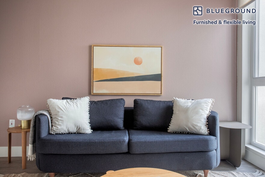 Building Photo - 760 S Serrano Ave