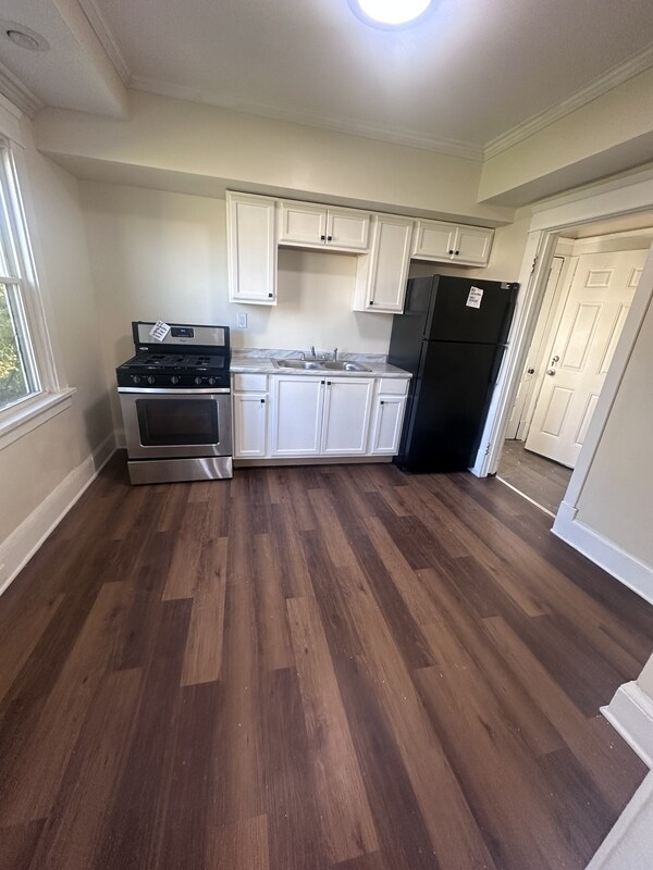 Primary Photo - 9604 Manor Ave