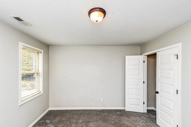 Building Photo - 246 Verrazano Pl