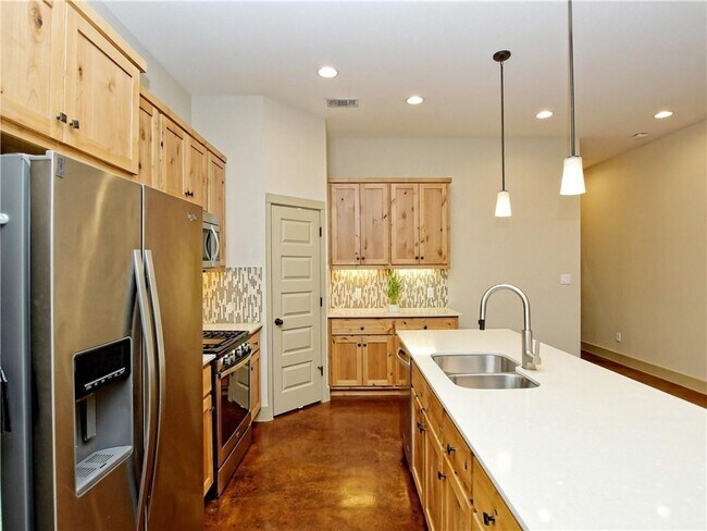 Building Photo - 1409 Sanchez St