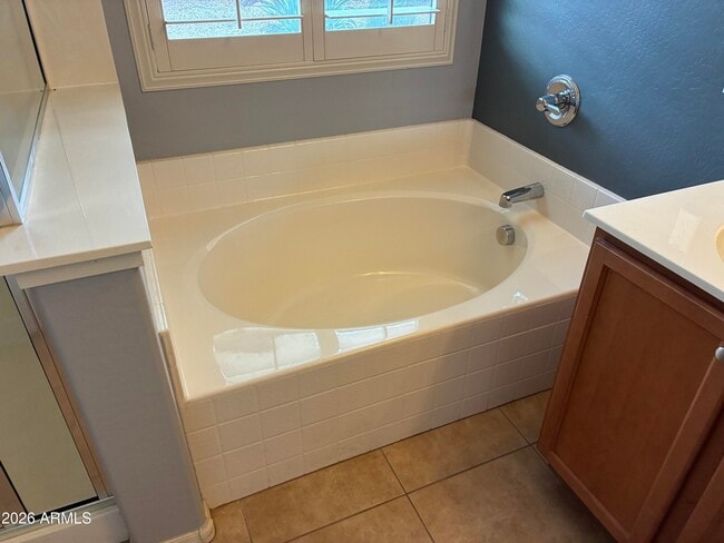 Building Photo - 8011 S 70th Dr