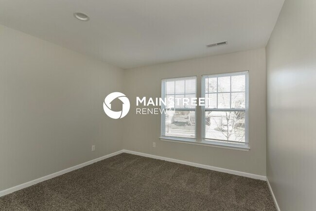 Building Photo - 3 Bedroom Pet-Friendly Home in CHARLOTTE, NC with Main Street Renewal