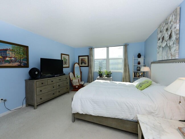 Building Photo - 3450 S Ocean Blvd