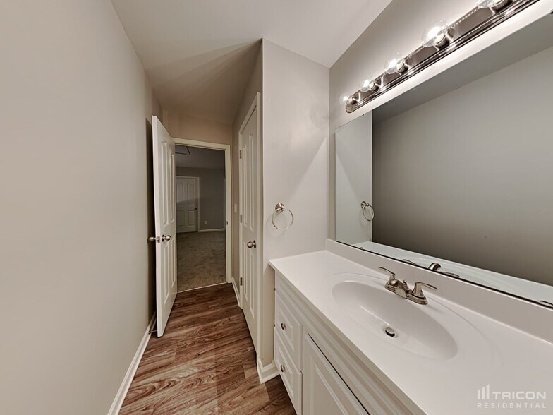Building Photo - 7909 Bushy Creek Dr