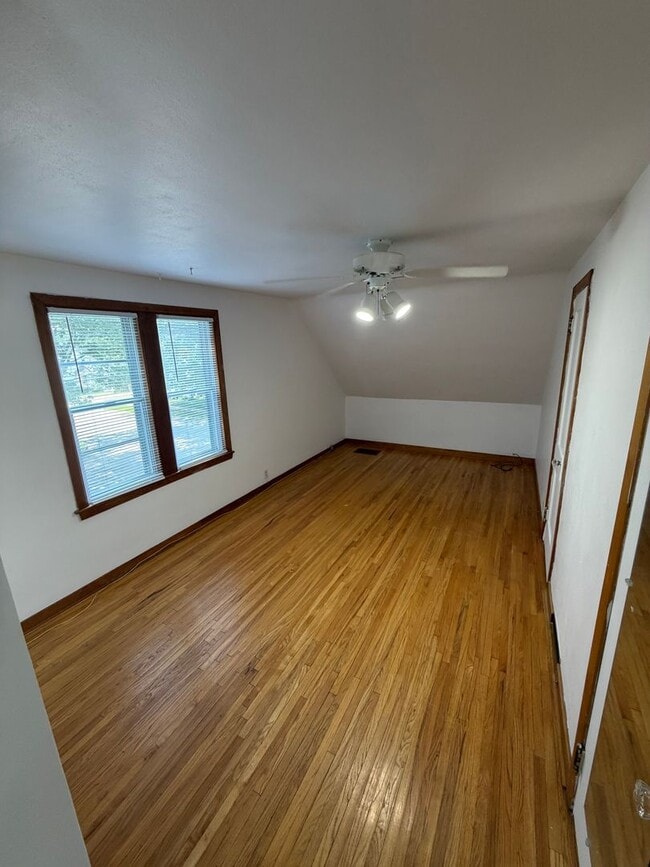 Building Photo - 702 Bertch Ave
