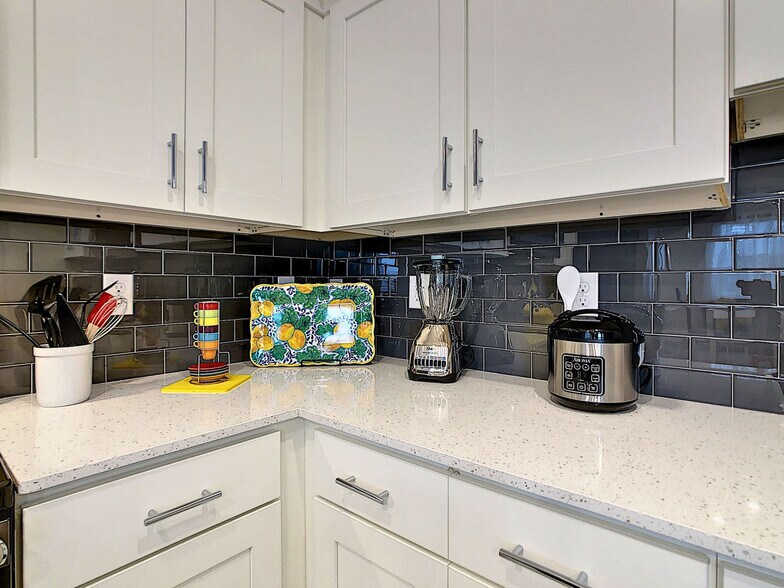 Building Photo - 3120 Paradox Cir