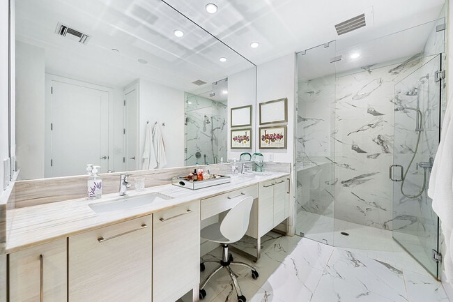 Building Photo - 1155 N Gulfstream Ave