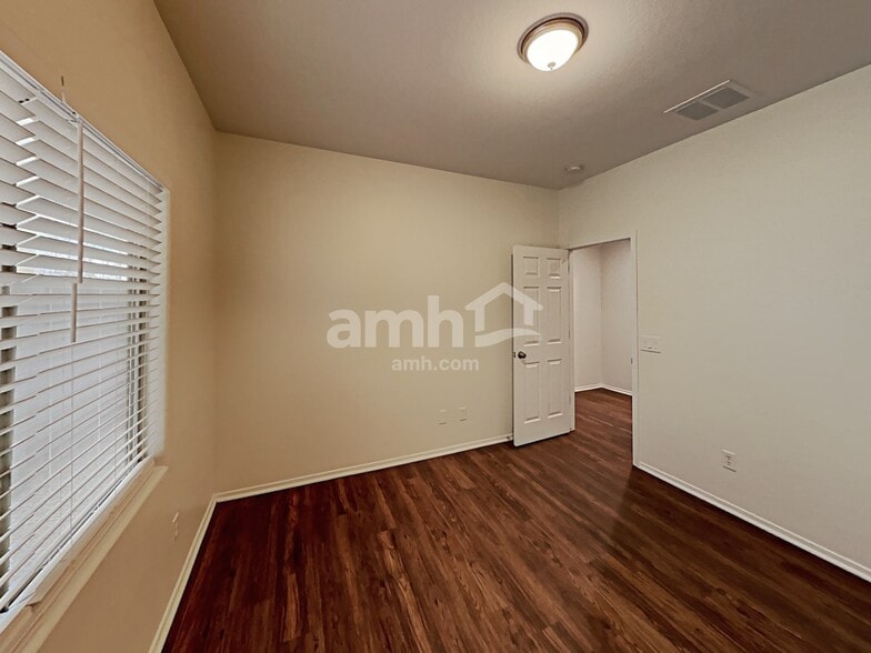 Building Photo - 1232 W Desert Hollow Dr
