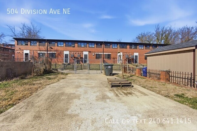 Building Photo - 504 Division Ave NE