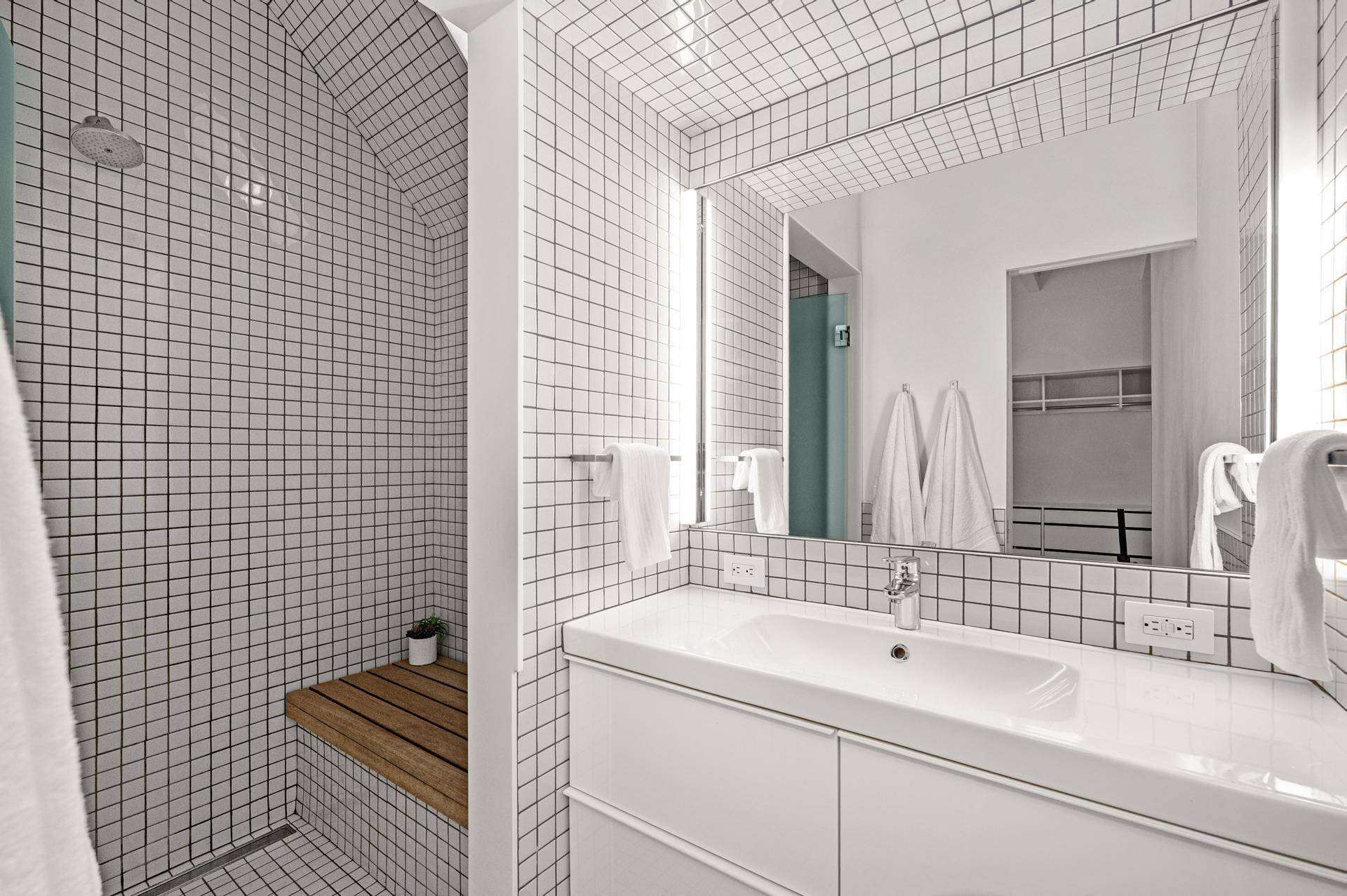 Building Photo - 1720 NW Hoyt St