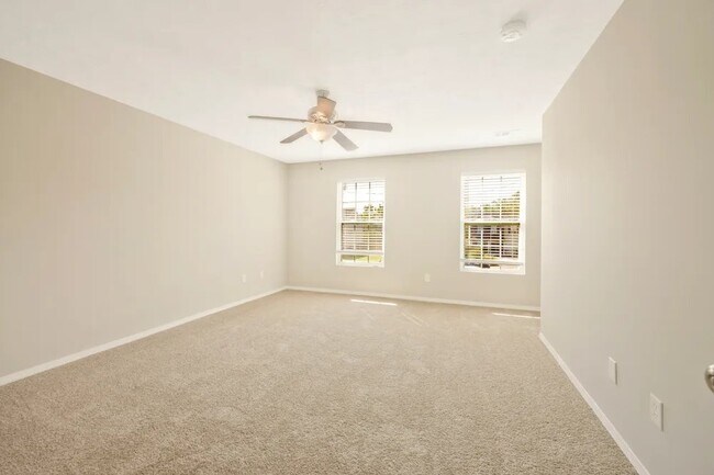 Building Photo - 2888 Creekbend Dr