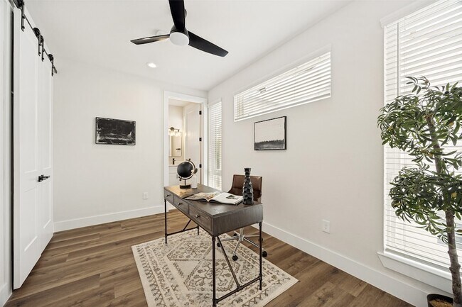 Building Photo - 5637 Live Oak St