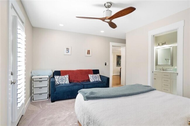 Building Photo - 2026 Harwinor Rd SE