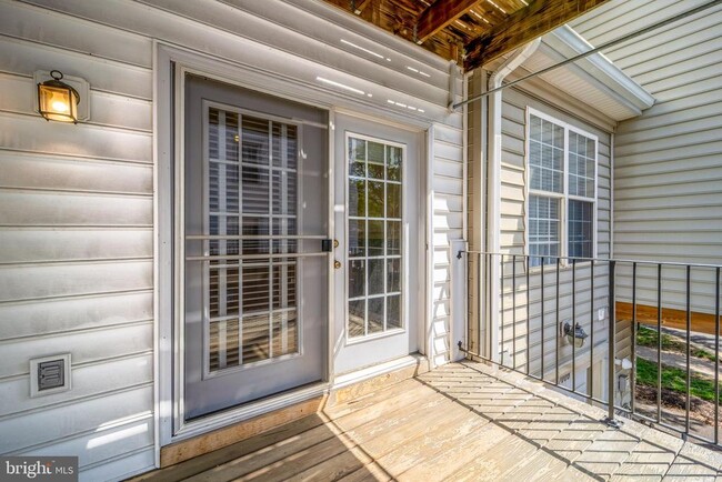 Building Photo - 702 Norfolk Ln