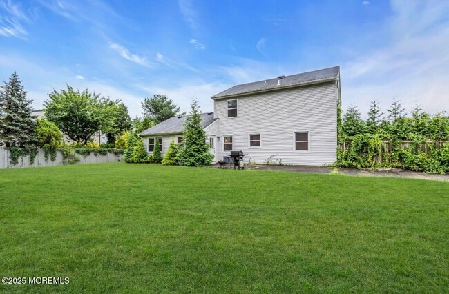 Building Photo - 2300 Oak Knoll Dr