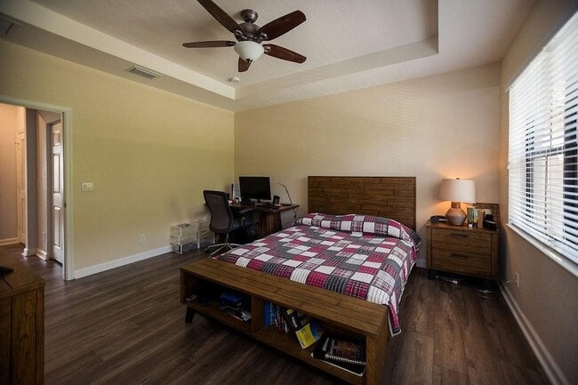 Building Photo - 6115 Bangalow Dr