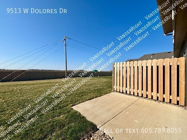 Building Photo - 9513 W Dolores Dr