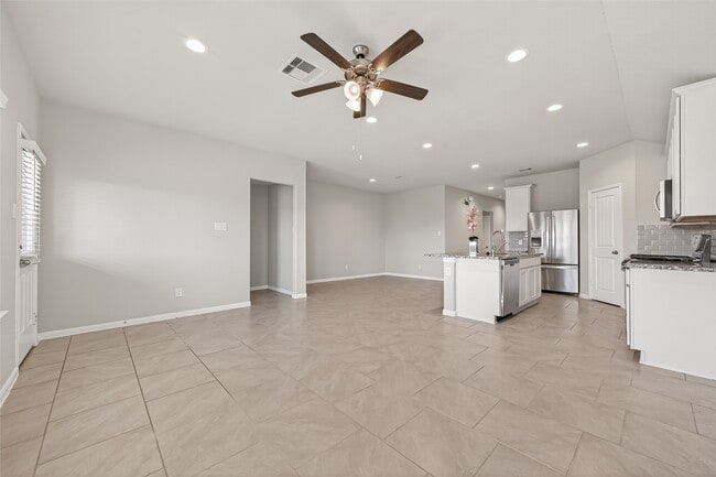 Building Photo - 7558 Highland Chase Dr