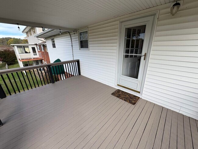 Building Photo - 9 Adkins Ct