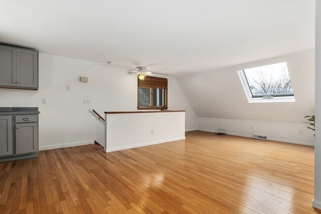 Building Photo - 47 Lake St