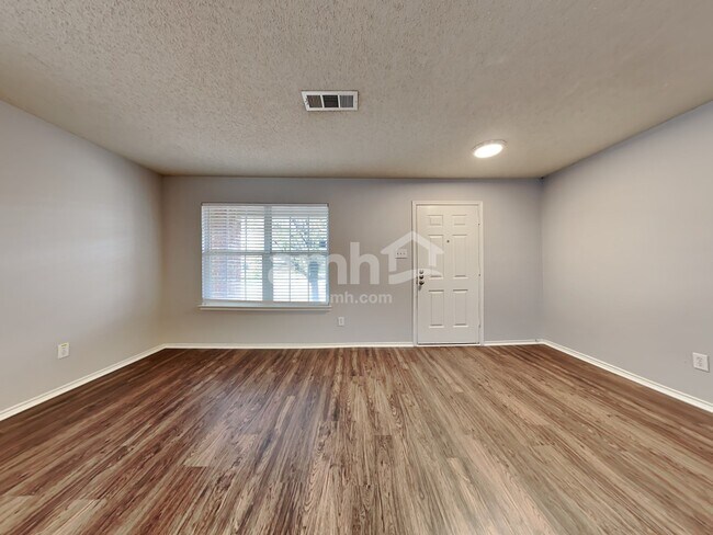 Building Photo - 2432 Arroyo Springs Dr