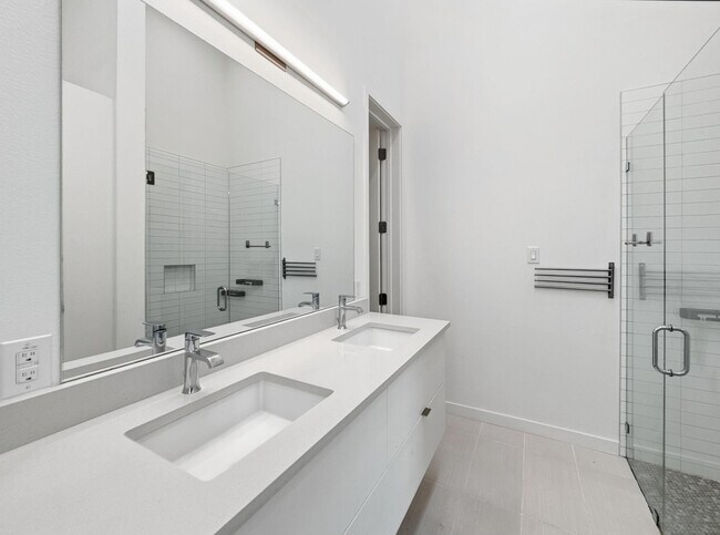 Building Photo - 4814 Manett St