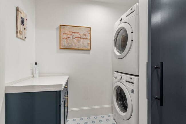 Building Photo - 5 Caspian Way