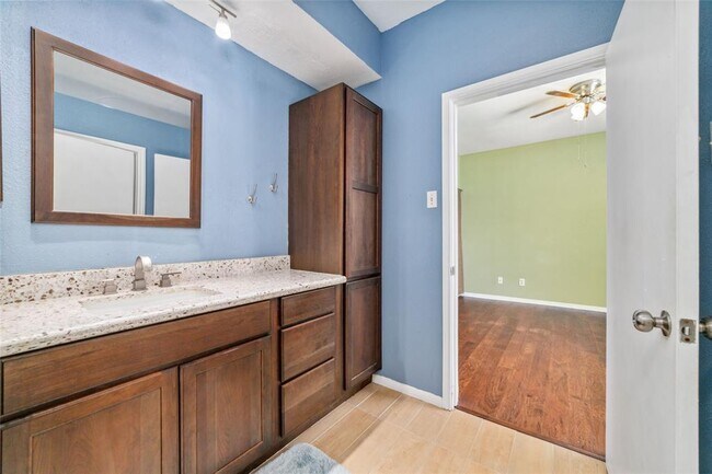 Building Photo - 2121 El Paseo St