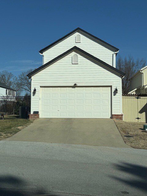 Building Photo - 2415 E Frontier Elm Dr