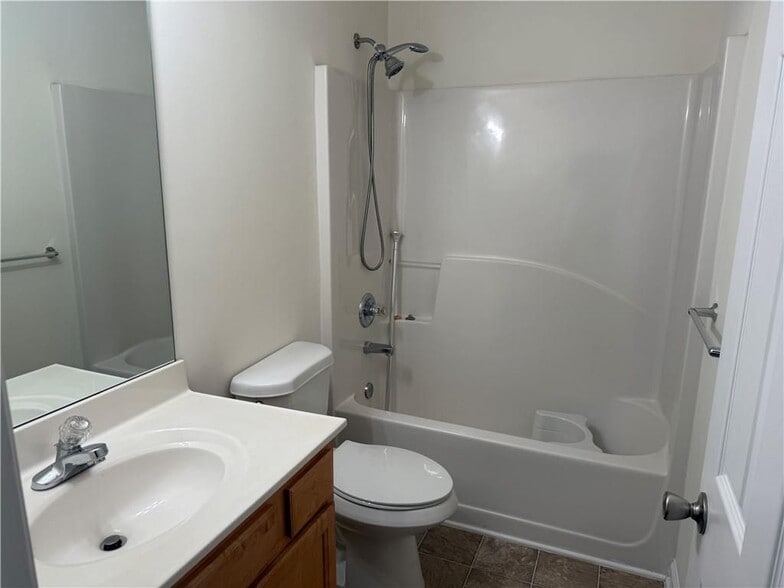 Building Photo - 2729 Heathrow Dr