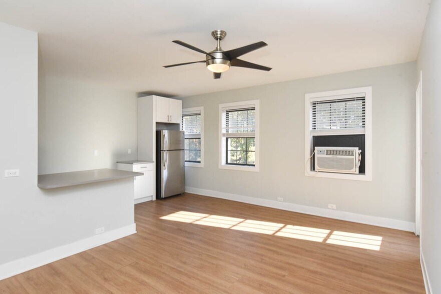 Building Photo - 735 Judson Ave