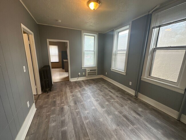 Building Photo - 418 Dunbar Ave