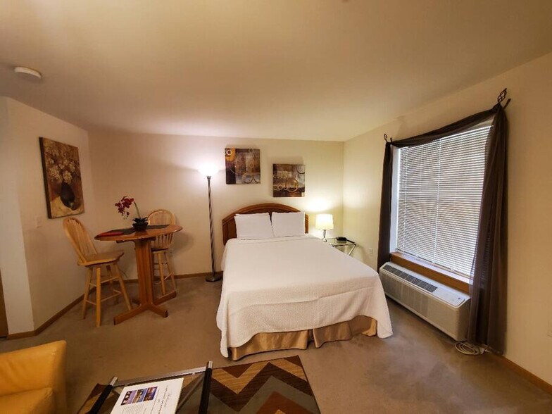 Building Photo - 501 Plaza Dr