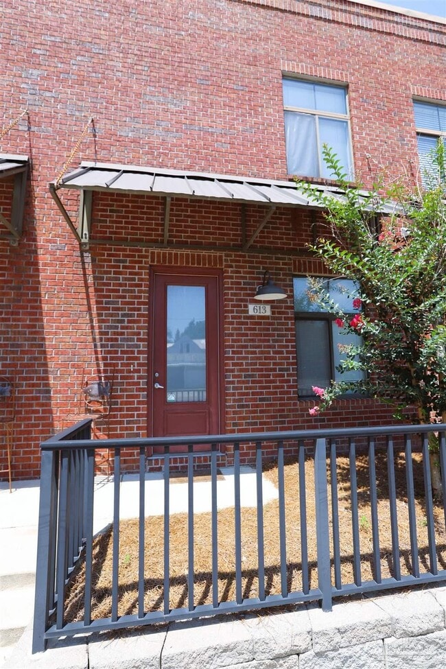 Building Photo - 613 N Alcaniz St