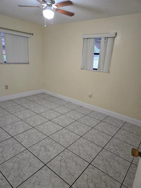 Building Photo - 5461 SW 38th Ct