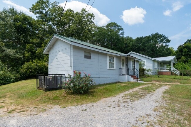 Building Photo - 510 W Lake Dr