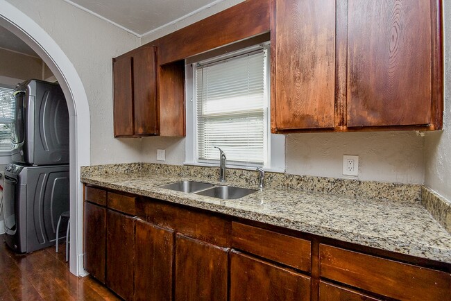 Building Photo - 8158 Niles St