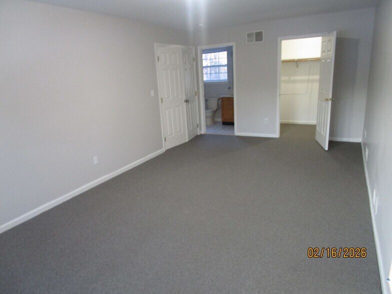 Building Photo - 465 Pfister Rd