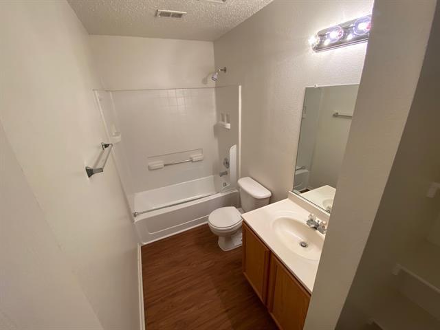Building Photo - 5008 Waterford Dr