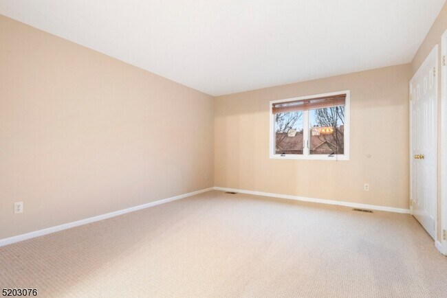 Building Photo - 55 Mews Ln
