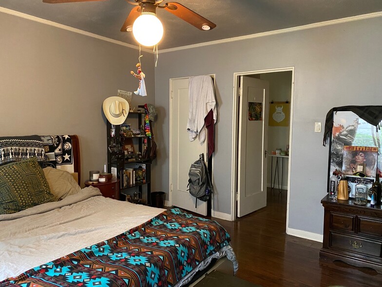 Center Hall Bedroom - 855 S Curson Ave