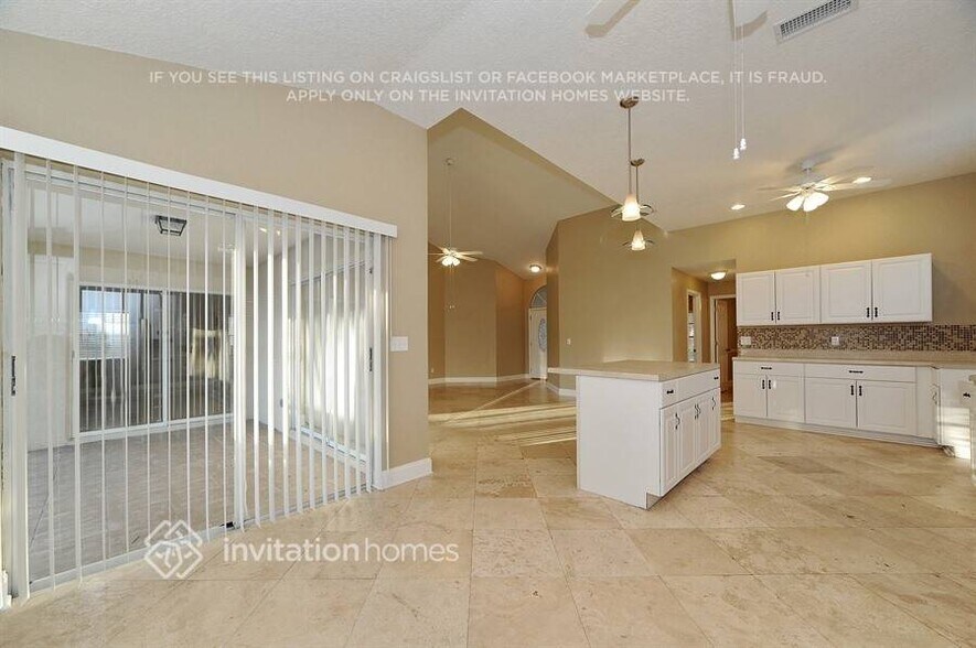 Building Photo - 8945 Bayaud Dr