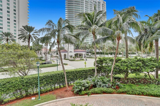 Building Photo - 20000 E Country Club Dr