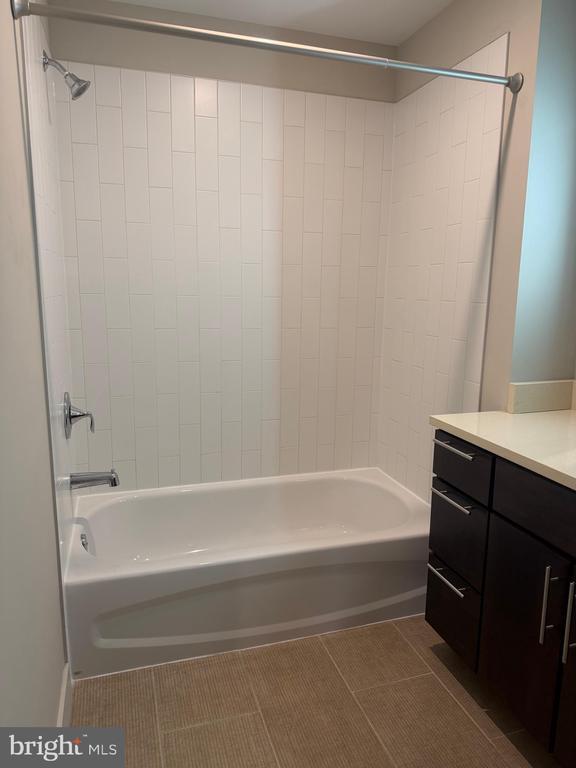 Building Photo - 1320 Fenwick Ln