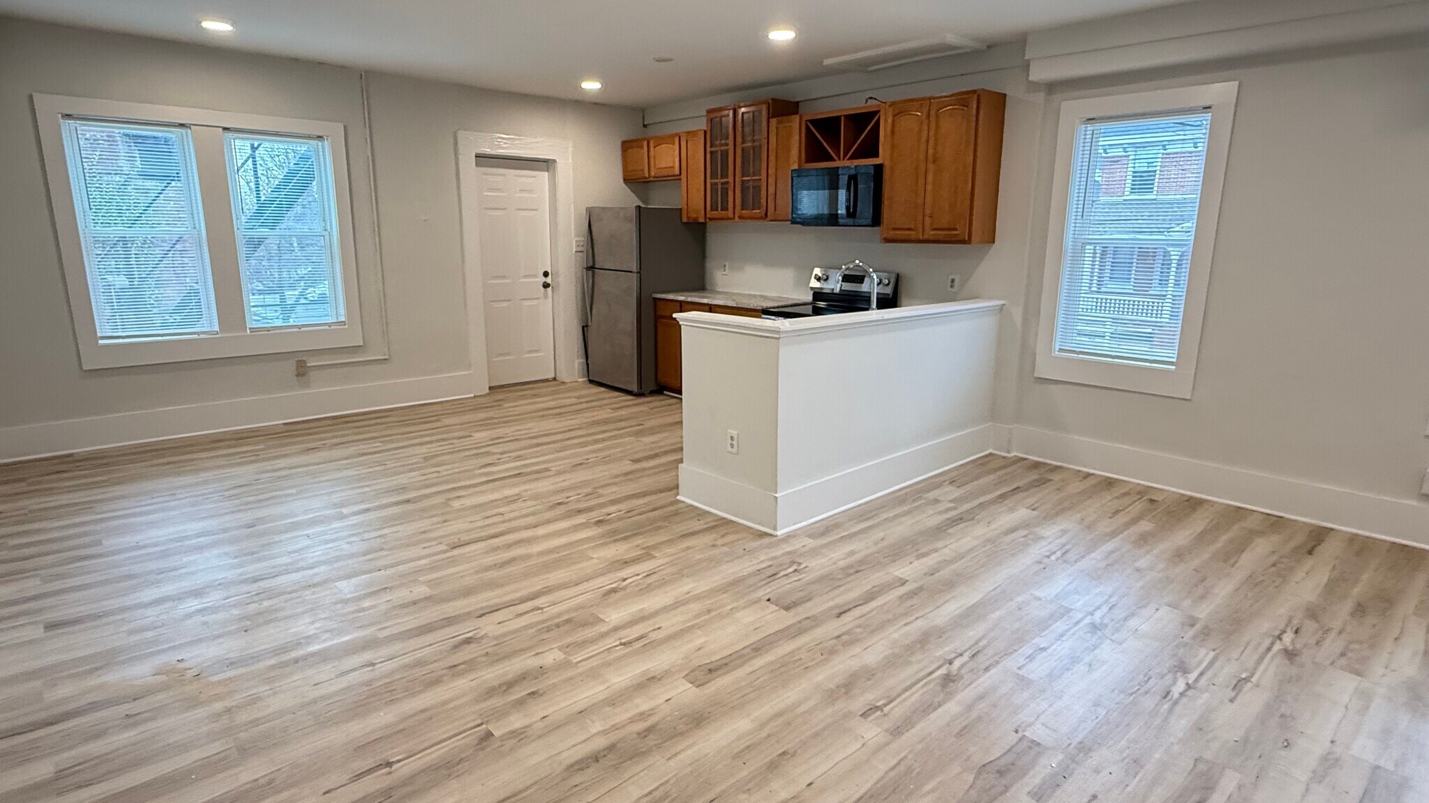 Building Photo - 1024 W 8th St