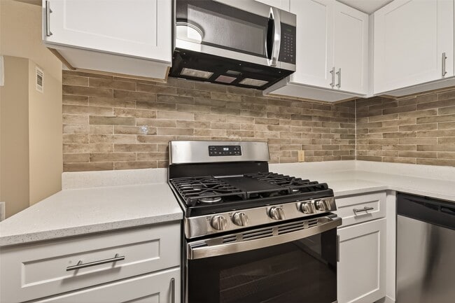 Building Photo - 5833 Southlea St