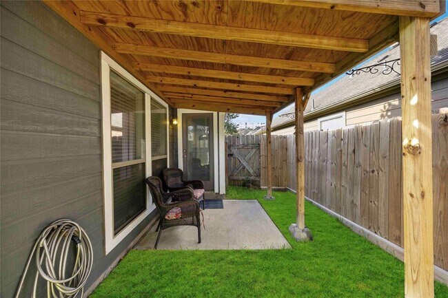 Building Photo - 6018 Lynwood Banks Ln