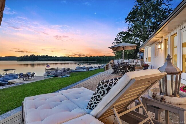 Building Photo - 381 Lakeside Rd