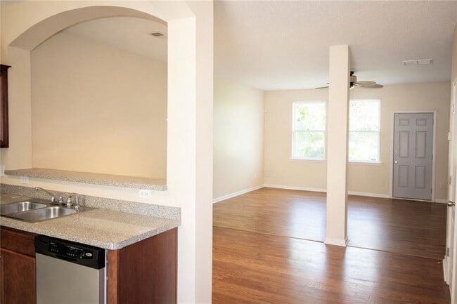 Building Photo - 1402 Bayrose Cir