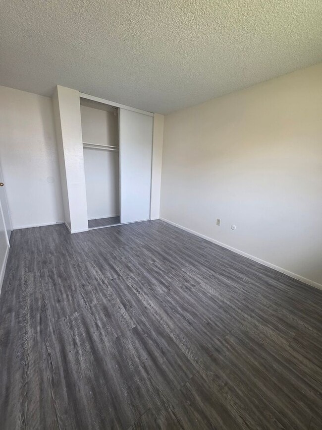 Building Photo - 522 Smithridge Park